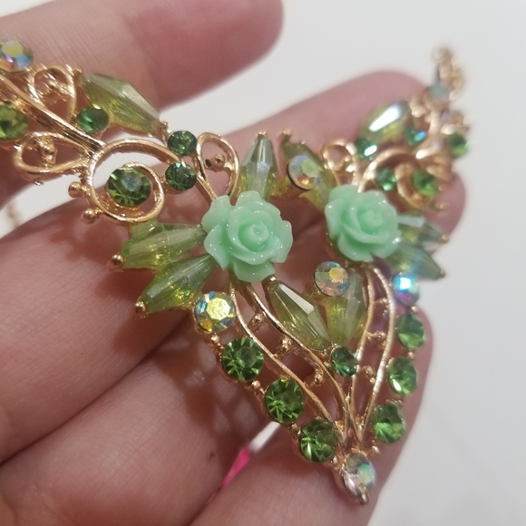 NWT Betsey Johnson Beautiful Statement Necklace - Picture 3 of 5